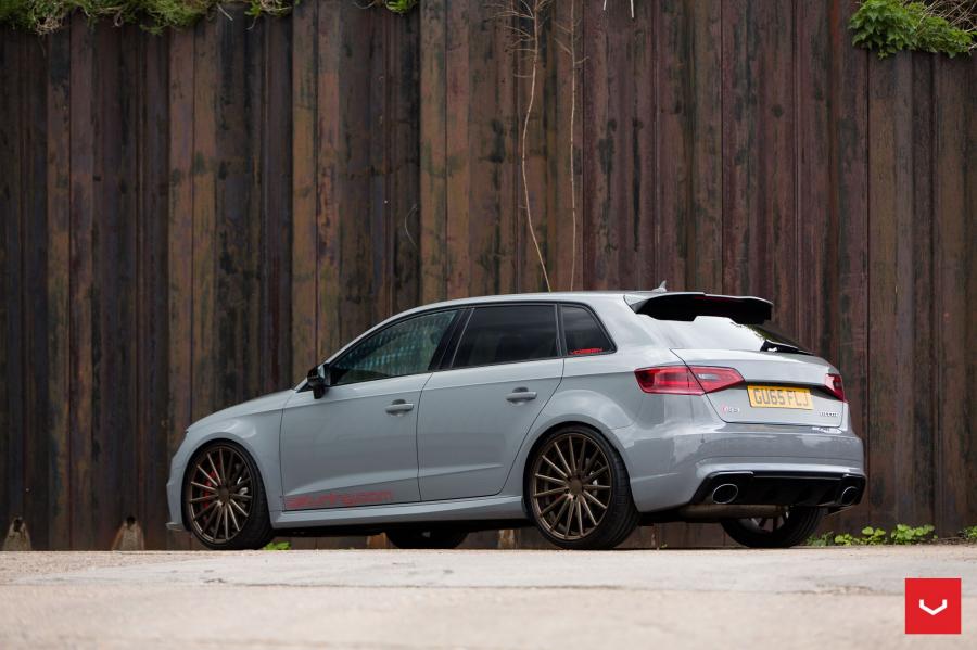  Audi RS3 Sportback on Vossen Wheels (VFS2) 2016 года  (фото 12 из 47)